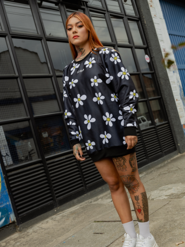 Alternative view of Daisy flower crewneck