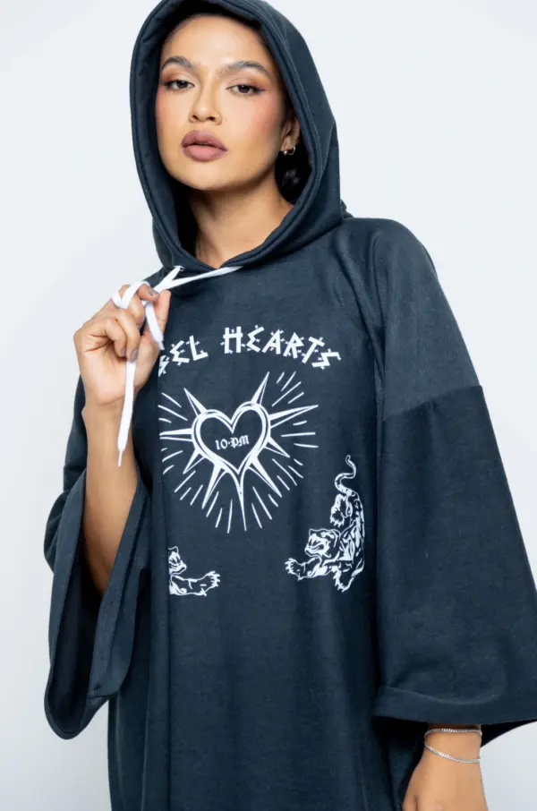 Alternative view of Rebel hearts capa