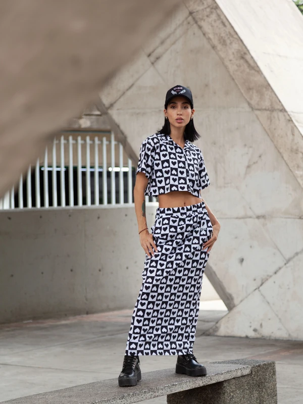 Alternative view of B&W Set