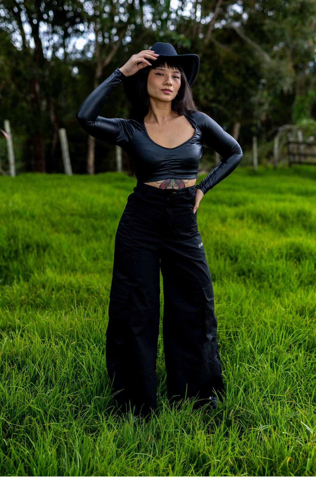 Classic cargo pants - Black - Image 2